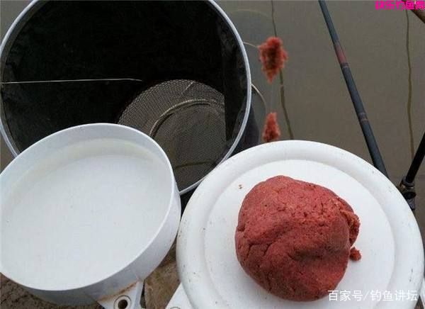 深秋钓鲫鱼最好用的饵料排名，第一名毫无悬念，人人都喜欢用！(图3)