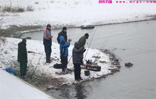 冬季无鱼可钓？学学钓鲫鱼的窍门，冬钓大板鲫比钓鲤鱼更过瘾(图1)