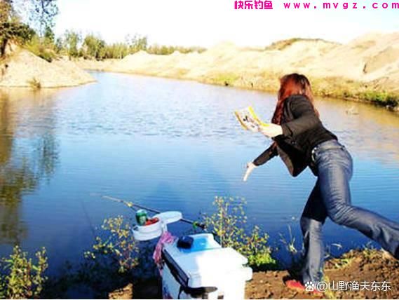 秋季野钓如何垂钓鲫鱼？注意三个要点，让你轻松钓获大板鲫(图3)