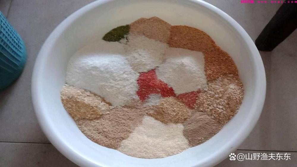 秋季野钓如何垂钓鲫鱼？注意三个要点，让你轻松钓获大板鲫(图2)