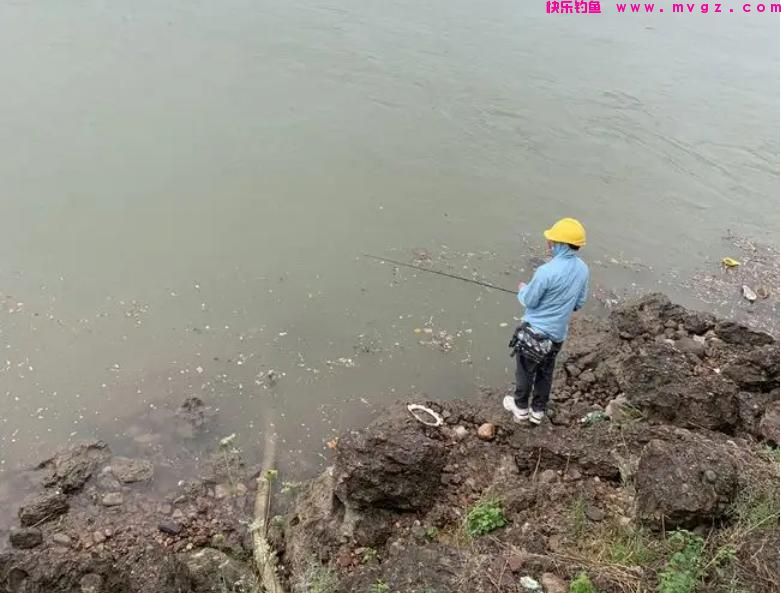 夏季钓鲫鱼，有三类钓位需要避开，钓鱼新手一定要多看看(图5)