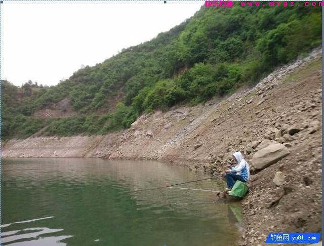 冬钓深浅？老钓友教你浅水选择钓点钓鱼技巧(图1)