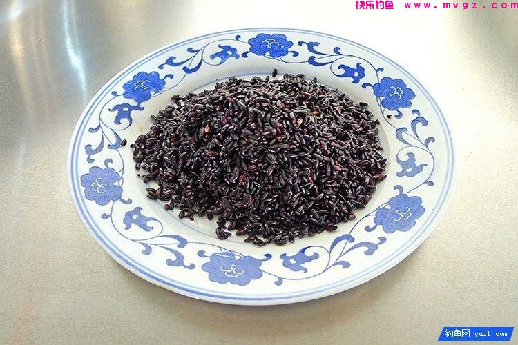 饵料里面加入十三香来钓鱼 鲤鱼疯咬鱼钩(图3)