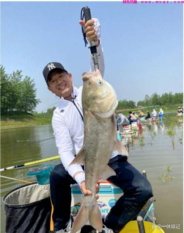 从“钓王”到3000万粉丝顶流网红，邓刚都经历了什么(图2)