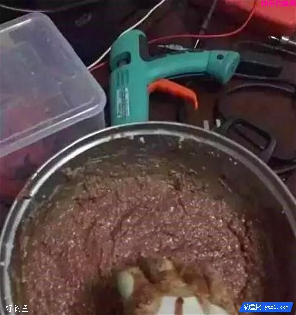 冬天黑坑和野钓的杀手级饵料—血饵(图4)