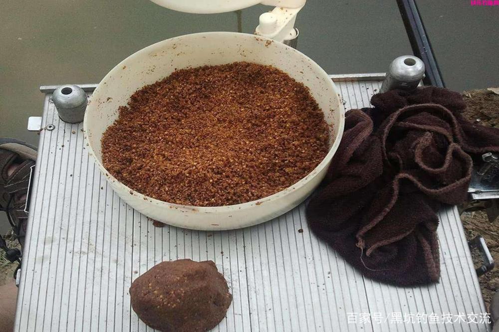 钓鱼用那种类型的饵料最好？不同状态的饵料适合不同的鱼情(图1)