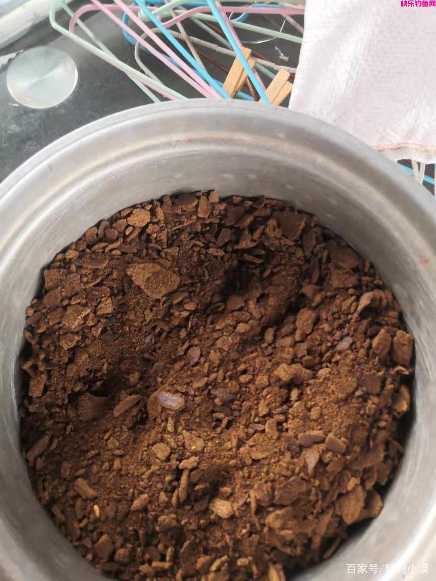 野钓鲤鱼的天然饵料，效果好价格低，你值得拥有(图2)