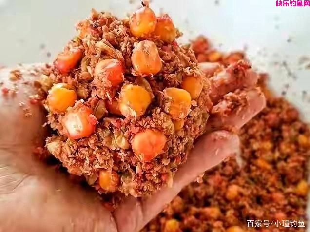 钓鱼时饵料的配法有何讲究？5个配饵要点讲解，解开你的配饵误区(图1)
