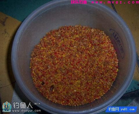 自制钓草鱼诱饵与钓饵的制作方法(图1) 自制钓草鱼诱饵与钓饵的制作方法(图1)