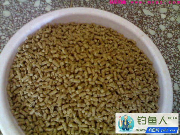 垂钓草鱼饵料窝料实战配方（芦苇麸皮玉米面）(图6)
