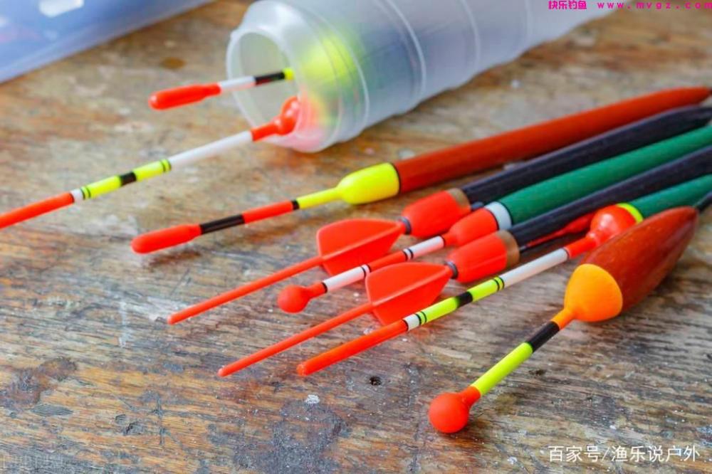 夏季钓草鱼的技巧详解钓具、钓饵、钓点、钓法(图3) 夏季钓草鱼的技巧详解钓具、钓饵、钓点、钓法(图3)