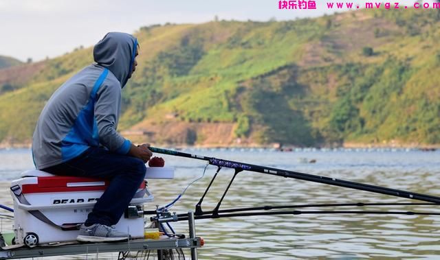 钓鲤鱼怎么选浮漂?(图3) 钓鲤鱼怎么选浮漂?(图3)
