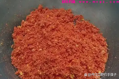 夏钓鲤鱼，这三款饵料效果比商品饵好的多，用它打窝诱鱼效果翻倍(图4)
