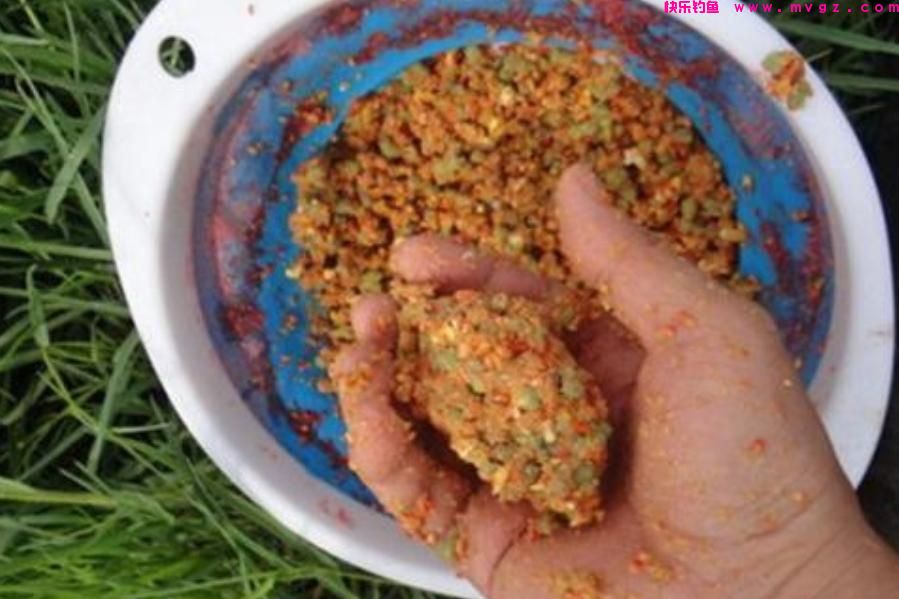 春天这样诱钓鲤鱼,方法简单,上鱼又快又狠,连钓3天还嫌少(图1) 春天这样诱钓鲤鱼,方法简单,上鱼又快又狠,连钓3天还嫌少(图1)