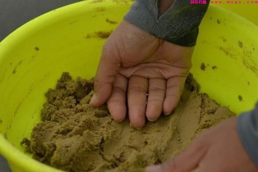 春天这样诱钓鲤鱼,方法简单,上鱼又快又狠,连钓3天还嫌少(图3) 春天这样诱钓鲤鱼,方法简单,上鱼又快又狠,连钓3天还嫌少(图3)