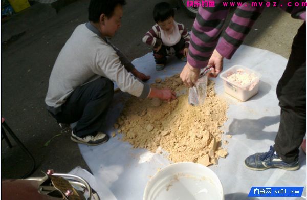 自制商品鲢鳙饵料配方(啤酒发酵)图文介绍(图4) 自制商品鲢鳙饵料配方(啤酒发酵)图文介绍(图4)