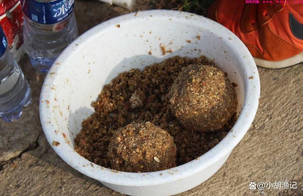 谷雨时节钓鲢鳙,窝料是很关键的一环,三分钟教你如何自制窝料(图3) 谷雨时节钓鲢鳙,窝料是很关键的一环,三分钟教你如何自制窝料(图3)