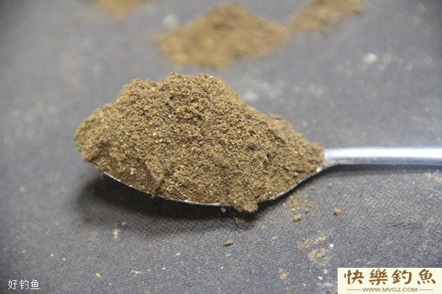 简单实用钓青鱼打窝用饵技巧(图2)