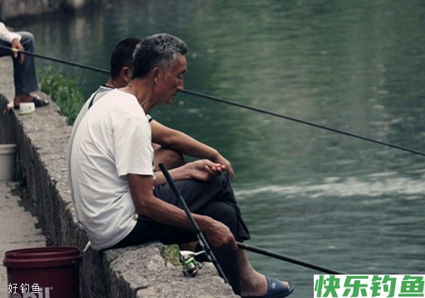 休闲野钓选择钓位的注意事项(图1)