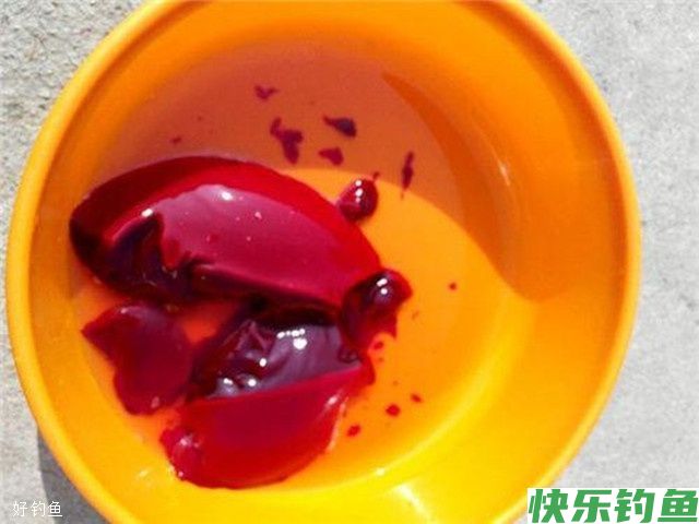 自制钓鲫鱼血饵配方，三个制作步骤(图1)
