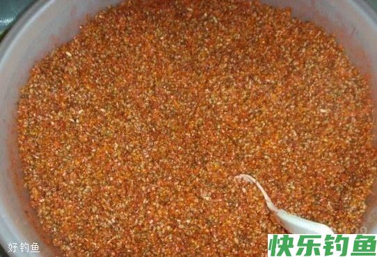 初冬野外钓鲫鱼的底窝与饵料如何科学配比？(图3)