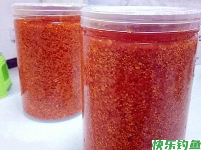钓鲫鱼应该怎样打窝？有什么技巧？掌握这些技巧后钓鲫鱼并不难！(图5)