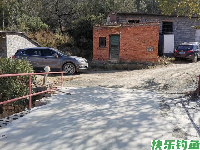 二探安宁张保友梨园水库，有心钓鲫鱼无口，无心钓获奇怪大鲤鱼(图4)