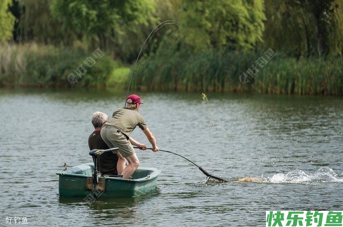 冬季钓鲫鱼经常出没的钓点钓位分析(图3)