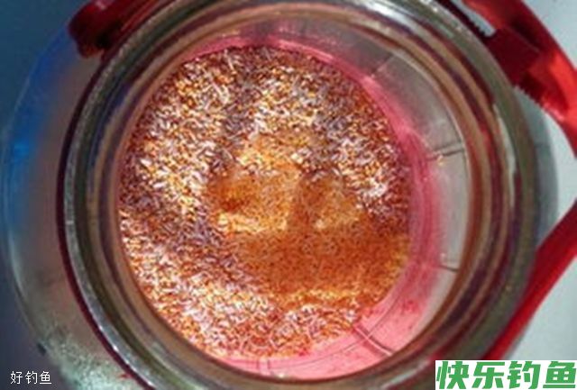 野钓鲫鱼的四个打窝补窝技巧(图3)