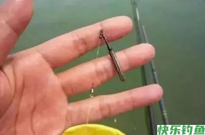野钓鲫鱼到底用多大鱼钩合适?(图3) 野钓鲫鱼到底用多大鱼钩合适?(图3)