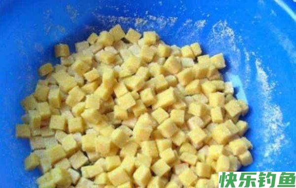 野钓鲤鱼没有秘诀，掌握这几个技巧，新手也能有收获(图3)