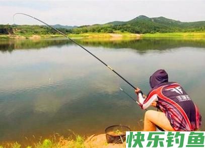 野钓符合这几个特点，很快钓到鱼(图1)