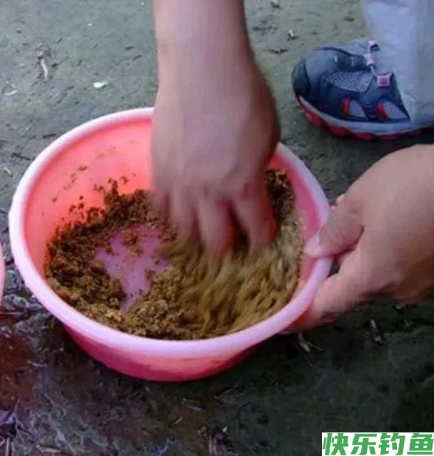 野钓小鱼闹窝，老钓鱼人总结出十个方法。每个都可以轻松应付小鱼(图4)