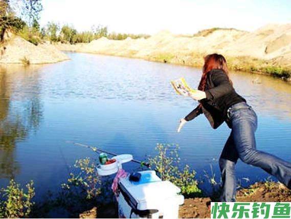秋季野钓如何打窝？需要掌握四个要点，才能起到诱鱼的作用(图5)