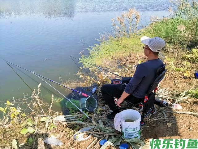 秋季野钓如何打窝？需要掌握四个要点，才能起到诱鱼的作用(图4)