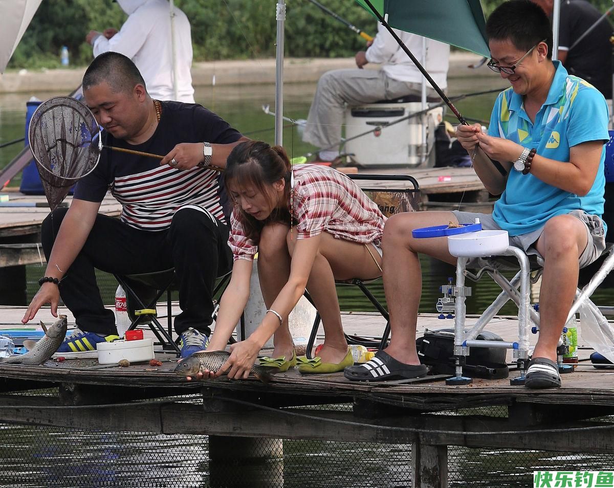 夏季气温高，鱼特别难钓，掌握好这几个技巧，你就是下一个坑冠(图1)