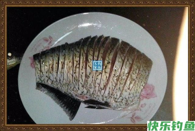 长江野钓武昌鱼,鱼味“孔雀开屏”做法,鲜美武昌鱼让人直流口水(图8) 长江野钓武昌鱼,鱼味“孔雀开屏”做法,鲜美武昌鱼让人直流口水(图8)