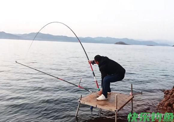 这才叫“品”!野钓百斤大鱼,价值几万说放就放,你做的到?(图1) 这才叫“品”!野钓百斤大鱼,价值几万说放就放,你做的到?(图1)