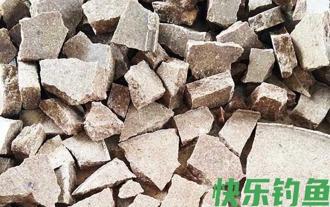 野钓鲫鱼窝料种类及自制配方(图3)
