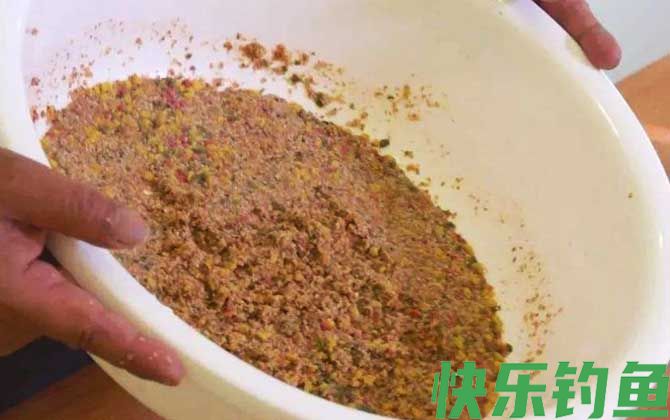 鱼饵怎么调配才有粘性？(图2)
