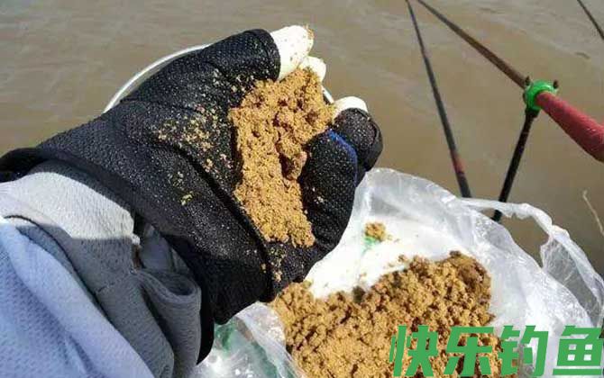 初夏钓鱼用什么饵料最好？(图3)