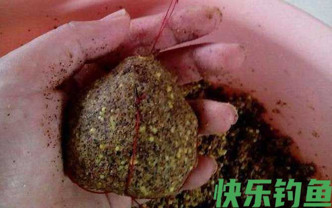 爆炸钩怎样上饵料？(图2)