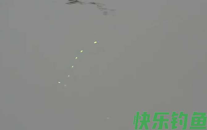 九月钓鱼怎么选钓位？(图2)