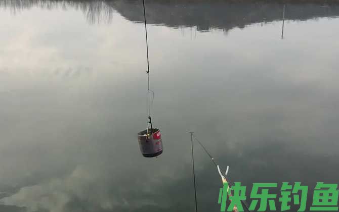 打窝后为什么不能直接钓鱼？(图1)